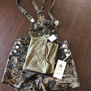 NWT Junior size medium overalls & matching top